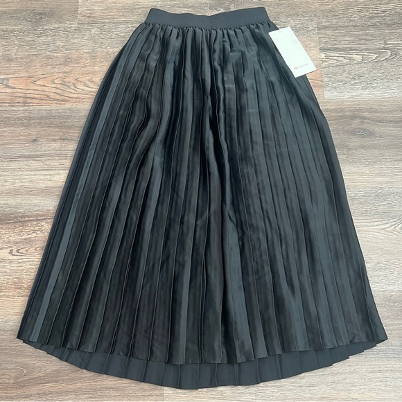 NWT Lululemon Satin Pleated Midi Skirt Black Size XS - Picture 2 of 12